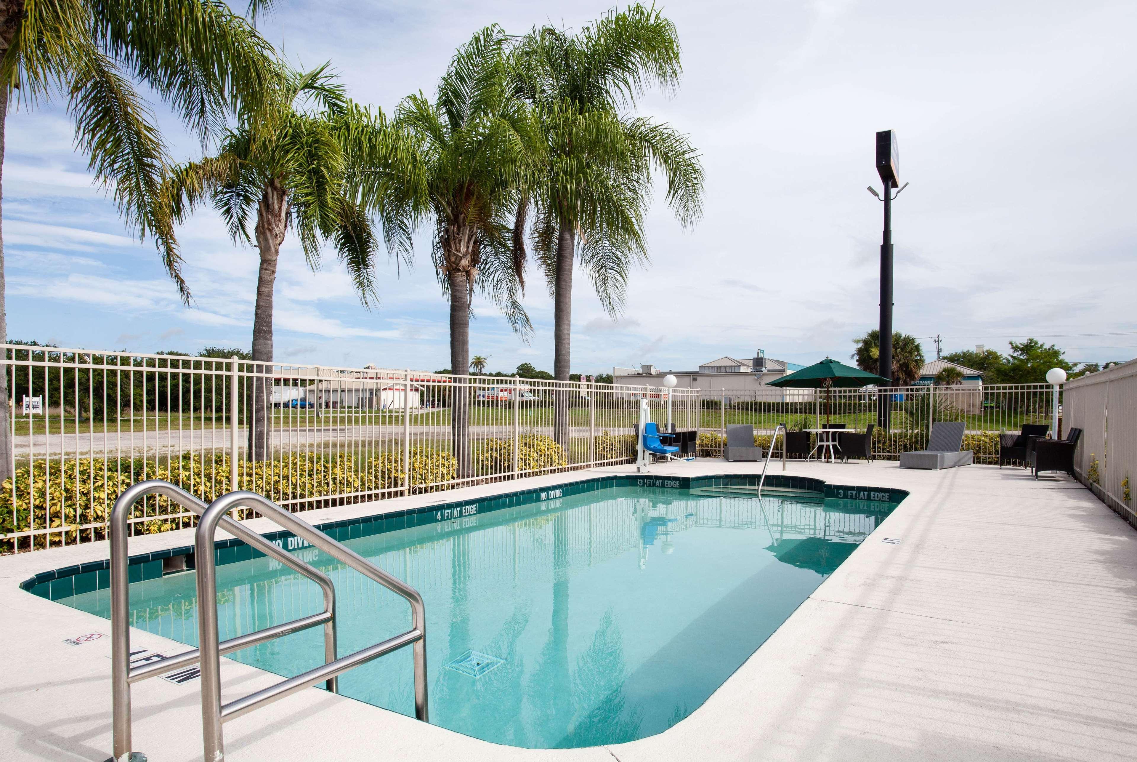 Howard Johnson By Wyndham Vero Beach/I-95 Exterior foto