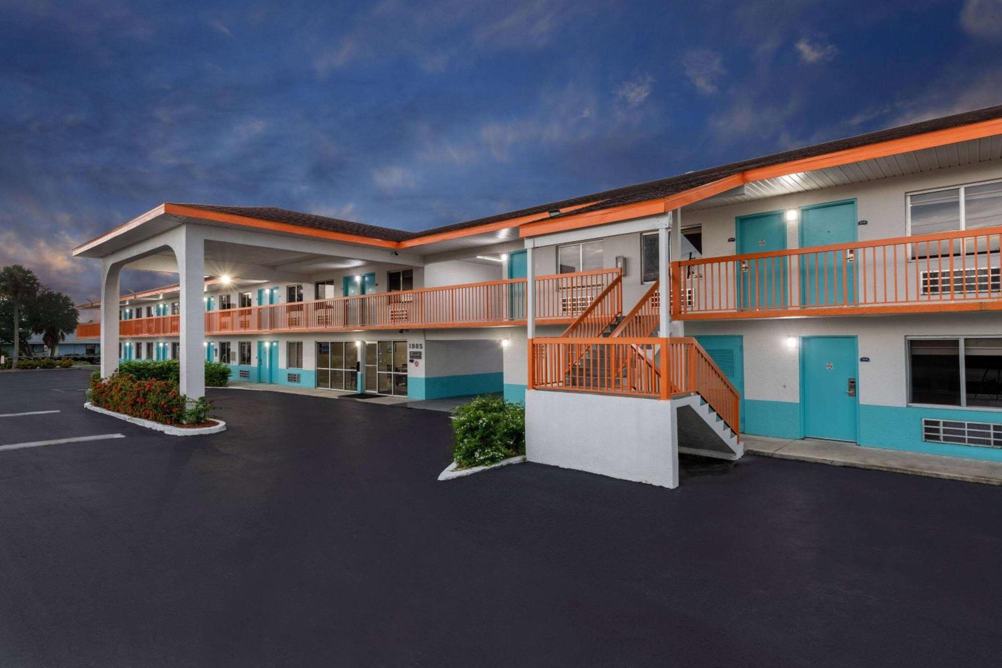 Howard Johnson By Wyndham Vero Beach/I-95 Exterior foto